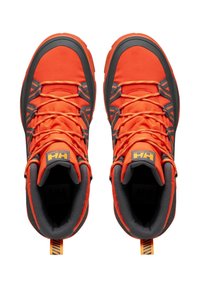 Chaussures de randonnée orange avec accents gris, dotées d'une tige en tissu durable, d'une semelle en caoutchouc texturée et de lacets et languettes contrastants noirs.
