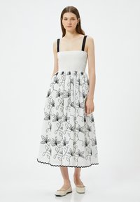 Koton FLORAL MIDI - Freizeitkleid - white