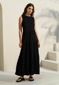 Next SLEEVELESS CREW NECK TIERED - Rochie din jerseu - pitch black