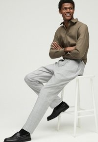 Next EASY CARE SINGLE CUFF - Overhemd - olive green
