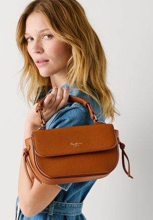 Pepe Jeans AMBRA SCRIPT - Käekott - tan brown