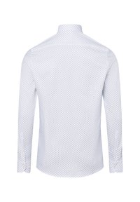 Weißes Langarmhemd mit kleinem blauen Kreis-Muster, von hinten betrachtet, mit klassischem Kragen und geknöpften Manschetten.