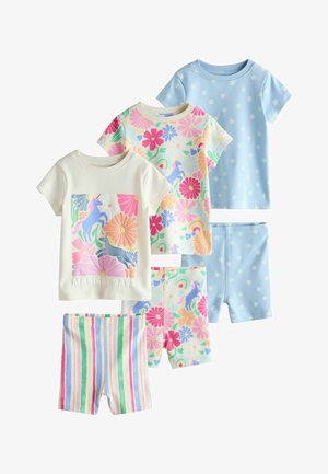 Tri majice kratkih rukava i tri odgovarajuće kratke hlače za djecu: cvjetni uzorak s jednorogom, plava s bijelim točkicama i višebojne pruge.