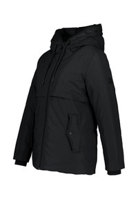 Giacca imbottita nera con cappuccio, zip frontale, grande tasca sul petto e polsini a costine. Texture liscia con un design pulito e minimalista.