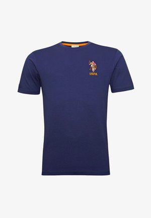 T-paita lyhyillä hihoilla laivastonsinisestä puuvillasta, jossa on pyöreä pääntie. Siinä on oranssivärinen brodeerattu USPA-logo, jossa on hevonen ja ratsastaja.