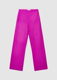 Pantalon large fuchsia à motif floral texturé, doté d'une taille élastique et d'un tissu fluide pour plus de confort et de respirabilité.