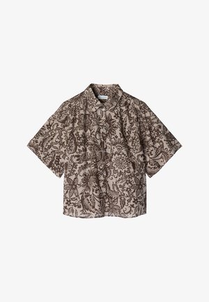 Kurzärmeliges Hemd mit Knöpfen, braunes Blumen- und Blattmuster auf beigefarbenem Stoff, flach liegend mit sichtbarem Kragen und Vorderknöpfen.