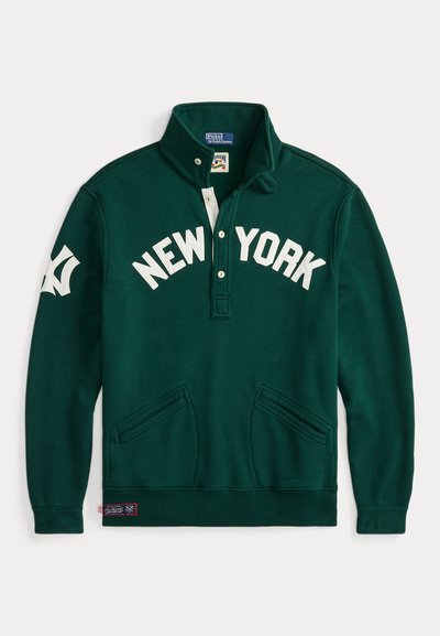 Zelená mikina s vysokým golierom, s nápisom "NEW YORK" bielymi písmenami, dvoma prednými vreckami a malou nášivkou na leme. Bavlnený materiál.
