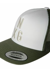 Groene en witte snapback pet met geborduurde letters "N X G" aan de voorkant, heeft een platte rand en een mesh achterkant voor ademend vermogen.