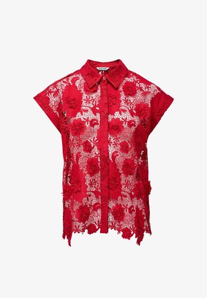 Blouse rouge à manches courtes en dentelle transparente avec broderie florale, boutonnage devant et col pointu par Salsa Jeans.