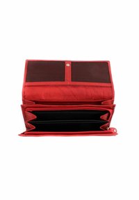 Portefeuille en cuir rouge avec plusieurs compartiments, fermetures à glissière et poches à cartes transparentes. Texture lisse et finition légèrement brillante.