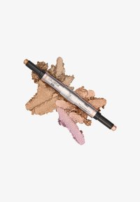 Twee-eindige kleurstick met een metallic afwerking, omringd door textuurpoederstalen in tinten roze, brons en beige.