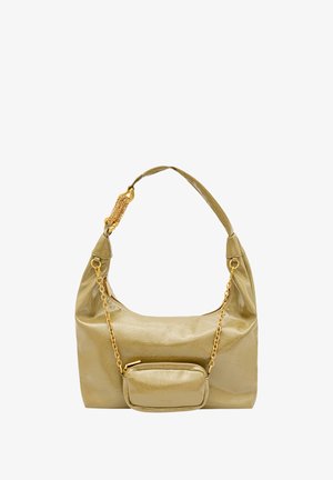 Bolso de mano metálico verde oliva con un acabado texturizado, correa decorada con cadena y un estuche con cremallera desmontable en la parte frontal.