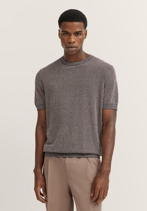 Kurzarmstrickshirt in Dunkelgrau mit strukturierter Musterung, runder Ausschnitt und kontrastierender Besatz an den Ärmeln und dem Saum.