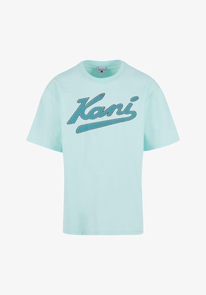 Mintgrønn t-skjorte laget av myk bomull, med et blått omrisset skript design "Kani" foran, med korte ermer og rund hals.