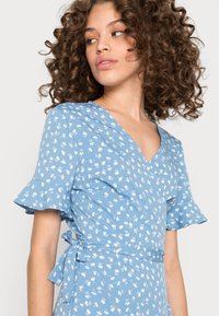 ONLY ONLOLIVIA WRAP DRESS - Dnevna haljina - allure fiona