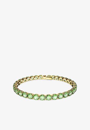 Zlatý náramok s radom striedajúcich sa okrúhlych zelených drahokamov s lešteným povrchom. Bezpečné zapínanie na zadnej strane; elegantný dizajn.