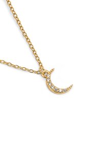 Collar de tono dorado con un colgante de luna creciente adornado con rhinestones transparentes. Los eslabones de la cadena están espaciados de manera uniforme y tienen un acabado suave.