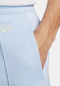 Nike Sportswear Tygbyxor - light blue