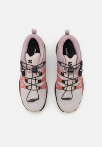 Salomon X ULTRA 4 GORE TEX W - Pārgājienu apavi - ashes of roses/light mahogany/almond milk