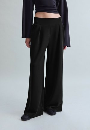 Stradivarius, SOFT-TOUCH WIDE-LEG TROUSERS WITH DARTS - Pantalon classique - black