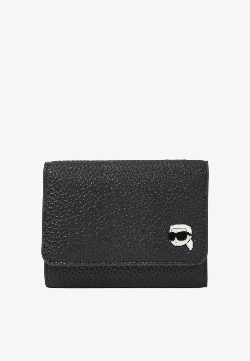 Schwarze Lederbörse mit strukturiertem Finish, auf der Vorderseite mit einer Metall-Comicfigur, die eine Sonnenbrille trägt. Klapp-Design.