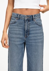 PULL&BEAR Vaqueros a campana - blue