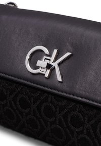 Calvin Klein MINI CROSSBODY BAG - Käekott - black