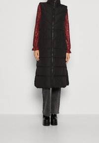 Noisy May Vesta - black