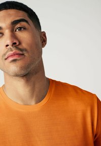 Next ACTIVE - REGULAR FIT - Základné tričko - orange
