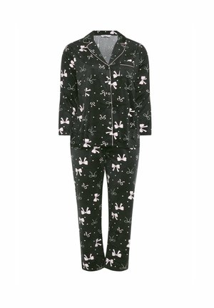 Musta pyjamakotijäinen pehmeästä kankaasta, jossa valkoisia pilkkuja ja vaaleanpunaisia nauhatyylejä; pitkähihainen paita, jossa on tasku ja napitus, vastaavat housut.