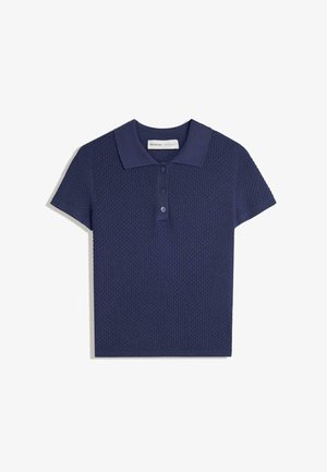 Polo cu mărimea navy, cu mâneci scurte, țesătură texturată, guler și o deschidere cu trei butoane, conceput cu un model de tricotaj compact.