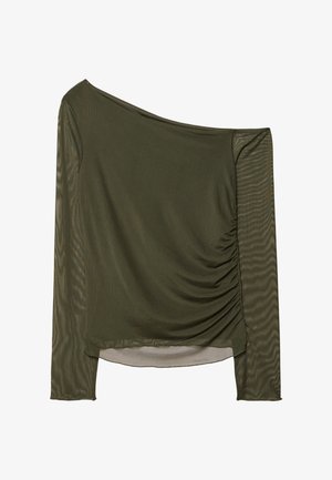 Olivengrøn langærmet top med asymmetrisk udskæring og sidestykker, lavet af et let, semi-gennemsigtig materiale.