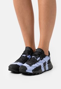 collina strada reebok