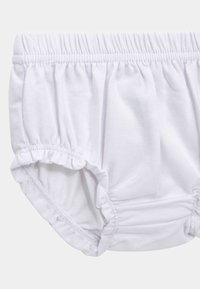 Weiße Baumwollbloomers mit elastischem Bund und gerüschten Kanten. Weicher Stoff mit glatter Textur, geeignet für legere Kleidung.