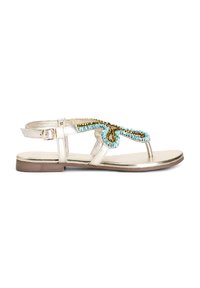 Sandali a thong metallici dorati con dettagli in perline turchesi e marroni, cinturino regolabile, suola piatta e design minimalista.