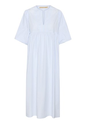Robe rayée bleu clair en coton avec des manches courtes, un col rond et une longueur mi-mollet. Présente une taille froncée pour plus de volume.