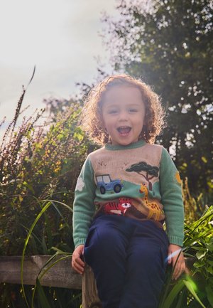 JoJo Maman Bébé REGULAR FIT - SAFARI SCENE - Svetrík - khaki/green