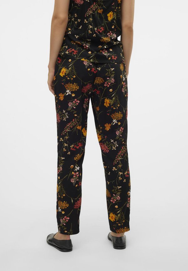 VMEASY PANTS - Trousers4