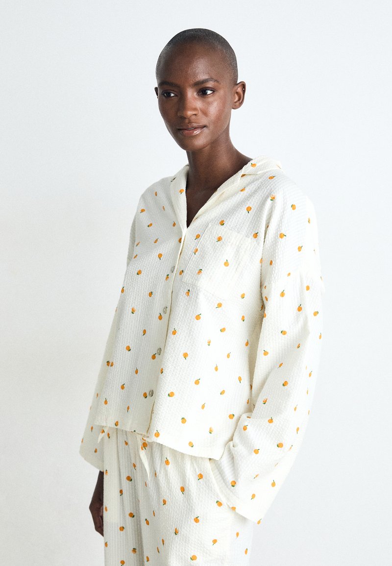 Lindex - SEERSUCKER - Pyjamapaita - off white, Suurenna