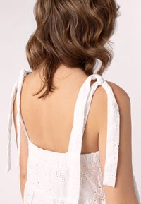 QUIOSQUE Robe longue - white