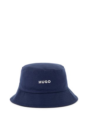 Chapeau seau en coton bleu marine avec un rebord cousu et le logo "HUGO" blanc à l'avant. Texture lisse avec un design structuré.