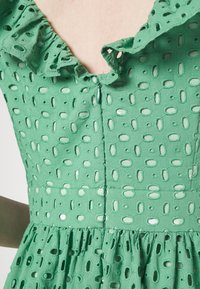 Swing Vestido de cocktail / Vestido de festa - avocado green