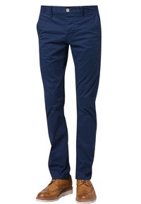 Tmavě modré bavlněné chino kalhoty s úzkým střihem, vybavené zipem a předními kapsami. Doplňují je stříbrný knoflík a jemné šití.