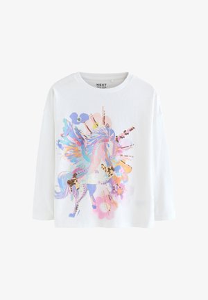Weißes Langarmhemd mit einem bunten Design eines geflügelten Einhorns, verziert mit goldenen Pailletten und umgeben von pastellfarbenen Blumen.