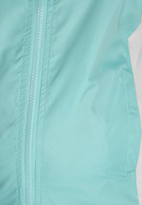 Licht turquoise zip-up jas met een gladde, matte textuur en contrasterende witte accenten. Beschikt over een centrale ritssluiting en zijzakken.