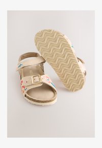 Seleccionado, neutral leather embroidery