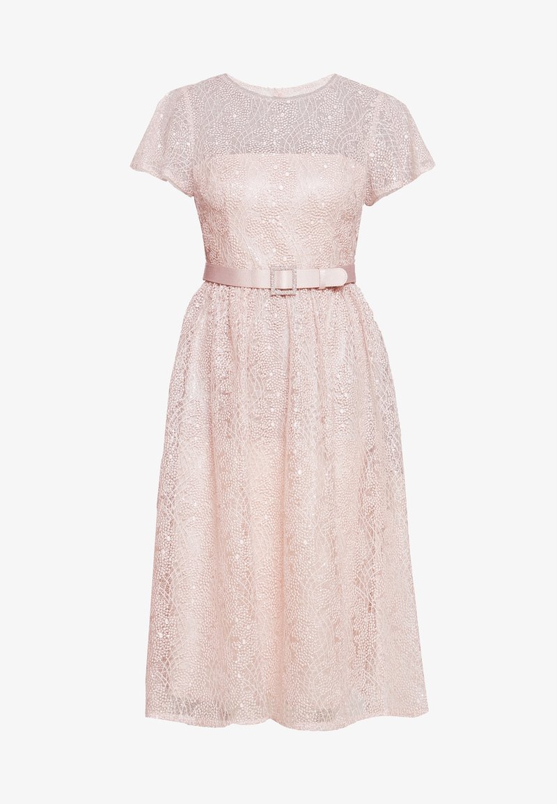 Rosa Spitzenkleid mit kurzen Ärmeln, tailliertem Oberteil und vollem Rock. Verfügt über einen passenden Satin-Gürtel in der Taille. Texturiertes Blumenmuster überall.