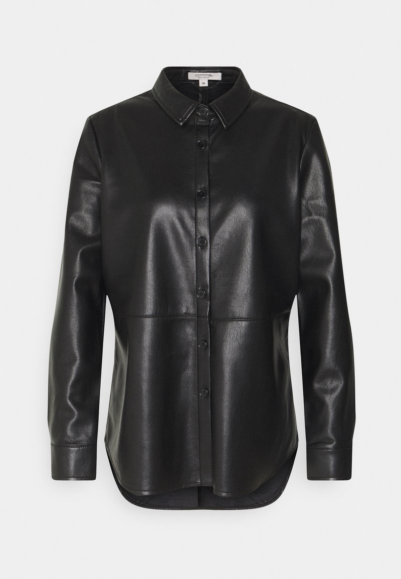 Chemise à manches longues en cuir synthétique noir avec boutons, col et ourlet arrondi, présentée sur un fond clair uni.