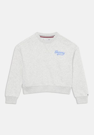 Sweatshirt cinzento curto feito de uma mistura de algodão. Apresenta um decote redondo, mangas longas, e um logótipo azul "Tommy" no peito.